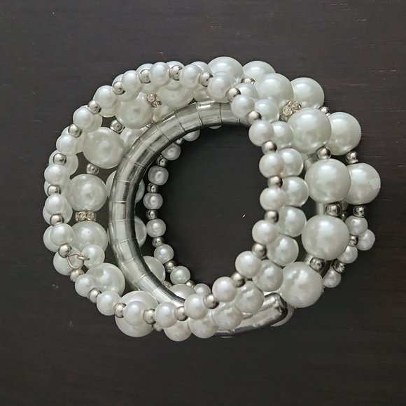 6 Tier, Faux Pearl Cuff Braclet - Picture 11 of 11